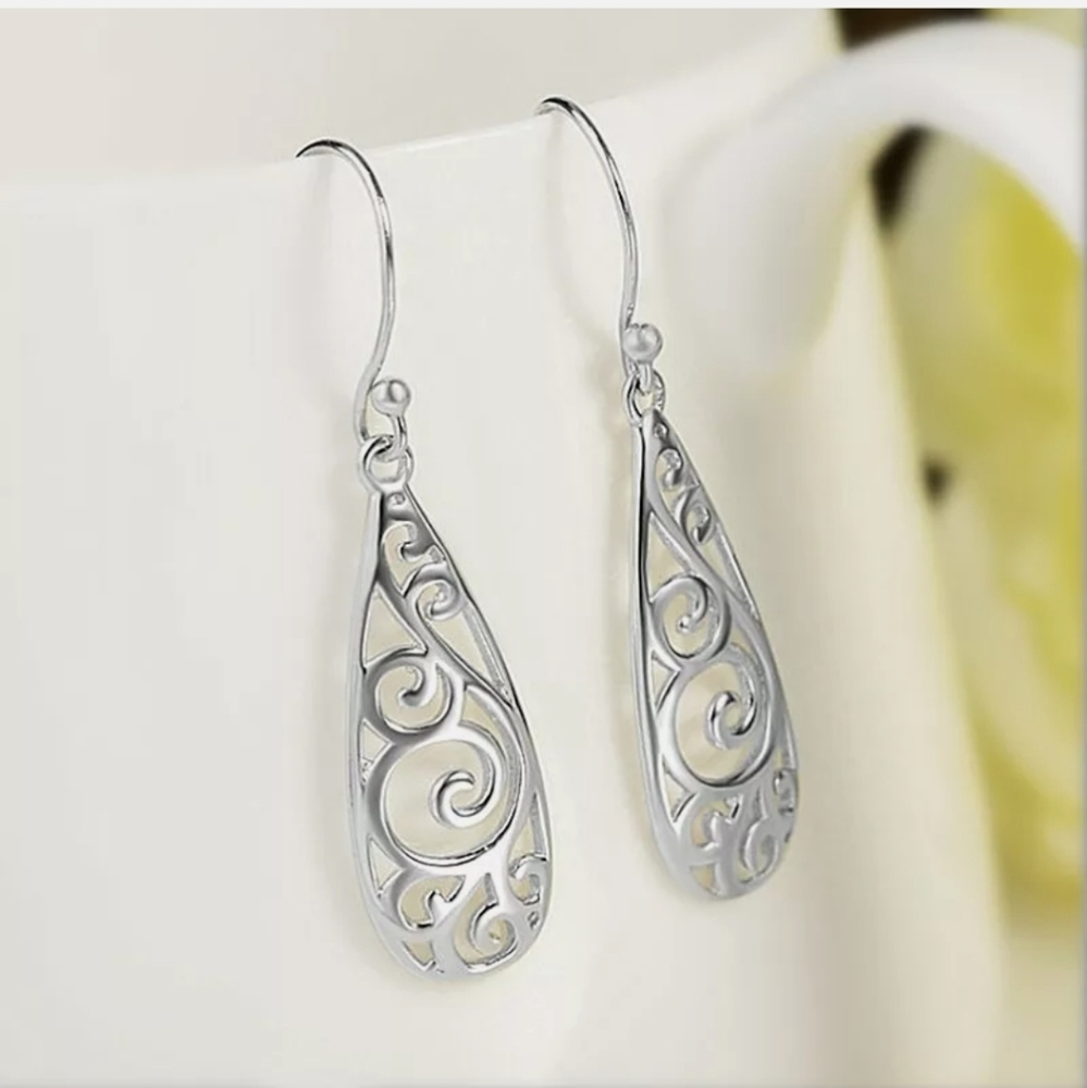 New Hollow Out Drop Earrings